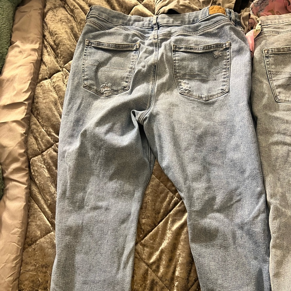 American Eagles Curvy Mom Jeans